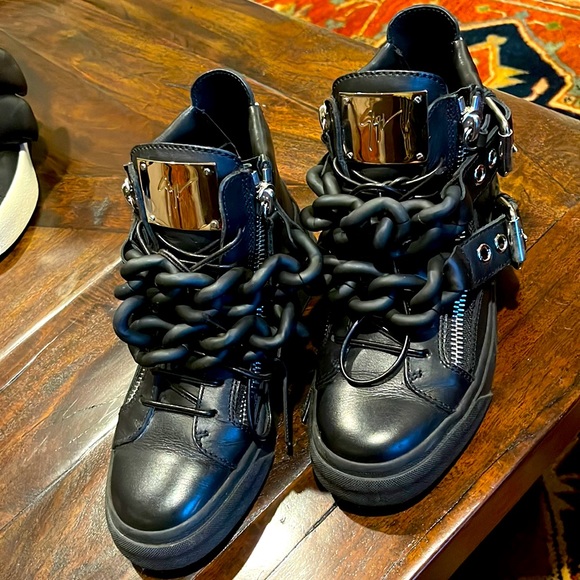 Giuseppe Zanotti - Picture 1 of 7